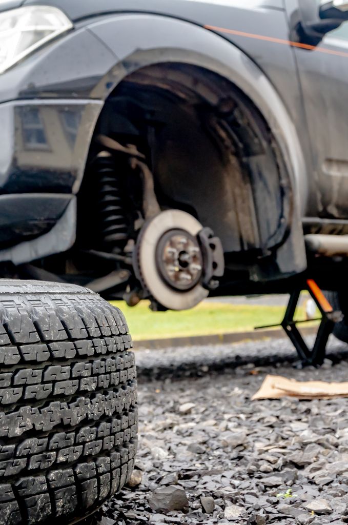 vehicle having its wheels changed at the side of the road - Mobile Tyre Fitting Pocklington